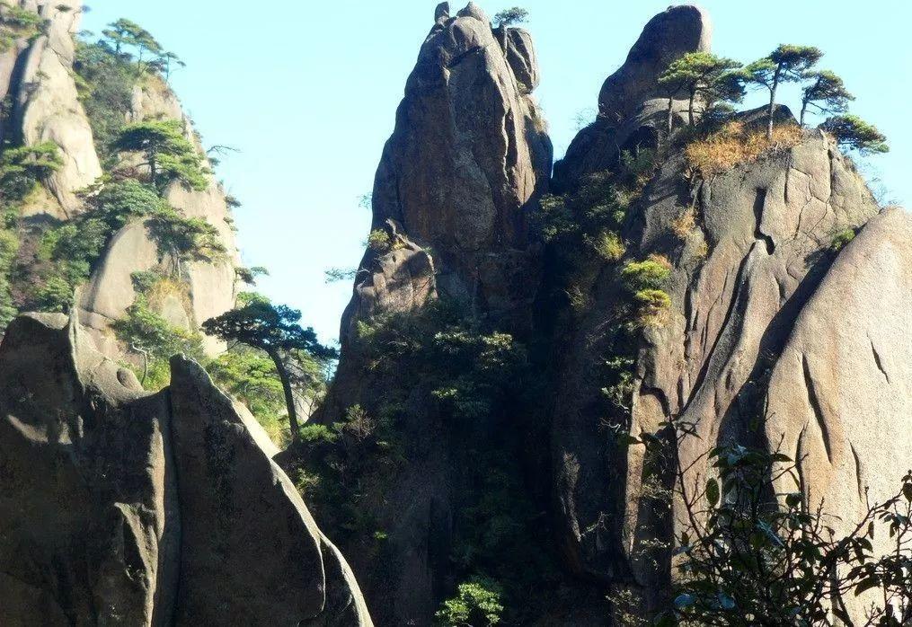 日本一火山一天内连续4次喷发